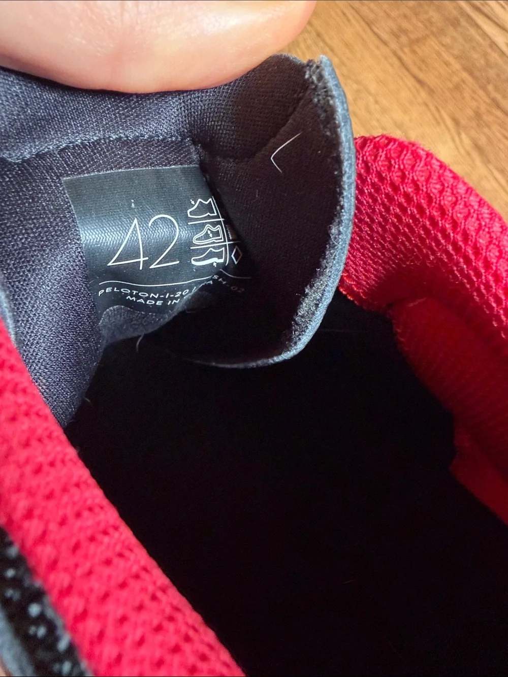 Men Peloton Black and Red Cycling Shoes with Secure Strap Closure